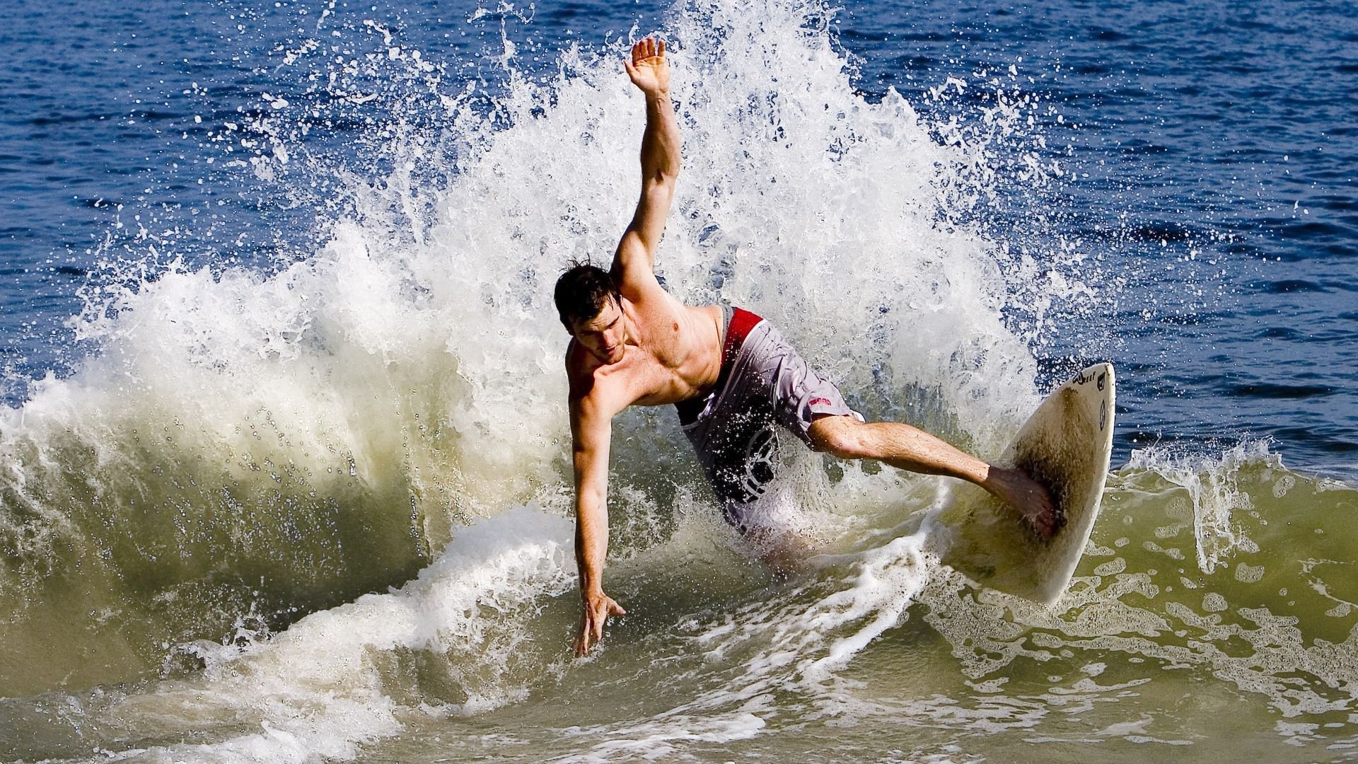 意甲焦点战之夜，格纳布里扛起全队，一个局外人的意大利救赎